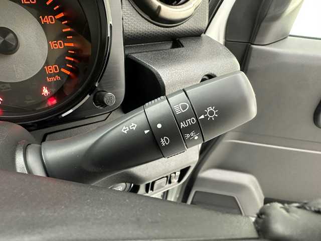 スズキ ジムニー シエラ JC 兵庫県 2025(令7)年 0.1千km ピュアホワイトP 登録済未使用車/シートヒーター/背面タイヤ/5速MT/クルーズコントロール/クリアランスソナー/純正15インチアルミホイール/トランスファー/アイドリングストップ/LEDヘッドライト/フォグライト/オートライト/レーンキープアシスト/スマートキー