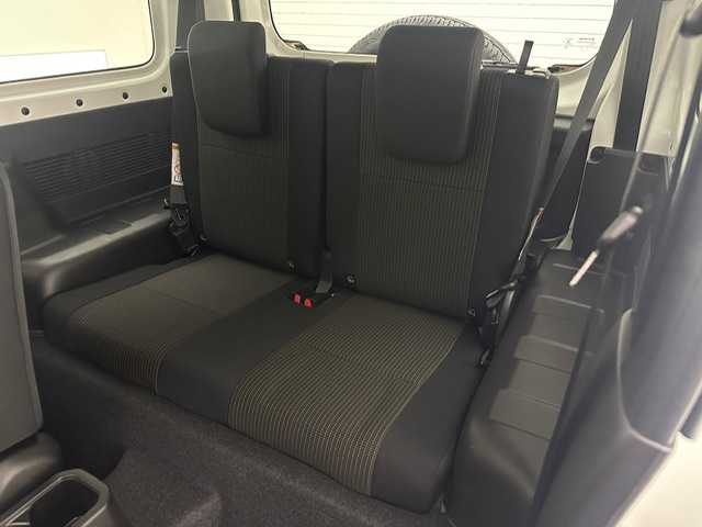 スズキ ジムニー シエラ JC 兵庫県 2025(令7)年 0.1千km ピュアホワイトP 登録済未使用車/シートヒーター/背面タイヤ/5速MT/クルーズコントロール/クリアランスソナー/純正15インチアルミホイール/トランスファー/アイドリングストップ/LEDヘッドライト/フォグライト/オートライト/レーンキープアシスト/スマートキー