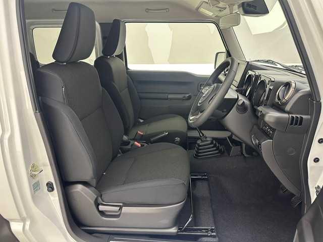 スズキ ジムニー シエラ JC 兵庫県 2025(令7)年 0.1千km ピュアホワイトP 登録済未使用車/シートヒーター/背面タイヤ/5速MT/クルーズコントロール/クリアランスソナー/純正15インチアルミホイール/トランスファー/アイドリングストップ/LEDヘッドライト/フォグライト/オートライト/レーンキープアシスト/スマートキー