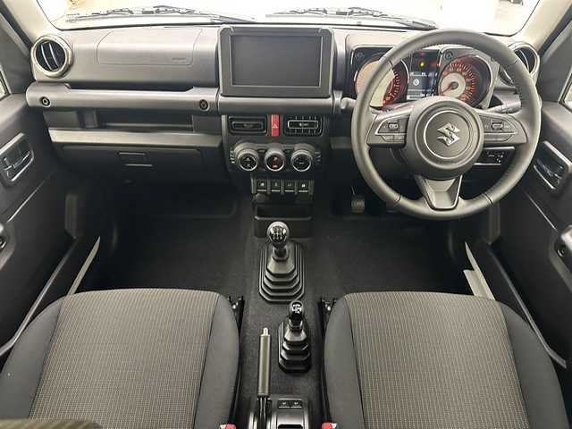 スズキ ジムニー シエラ JC 兵庫県 2025(令7)年 0.1千km ピュアホワイトP 登録済未使用車/シートヒーター/背面タイヤ/5速MT/クルーズコントロール/クリアランスソナー/純正15インチアルミホイール/トランスファー/アイドリングストップ/LEDヘッドライト/フォグライト/オートライト/レーンキープアシスト/スマートキー