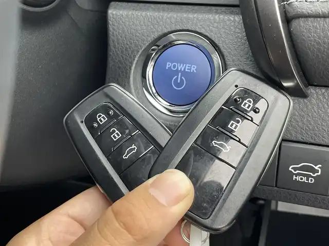 トヨタ カムリ WS 群馬県 2022(令4)年 3.6万km プラチナホワイトパールマイカ パノラミックビューモニター(シースルービュー機能付)/＝＝＝＝＝/純正9インチディスプレイオーディオ/・AM/FM/USB/Bluetooth/AppleCarPlay/AndroidAuto/Miracast/Toyota Safety Sense/・プリクラッシュセーフティ/・レーントレーシングアシスト/・レーダークルーズコントロール/・オートマチックハイビーム/・ドライバー異常時対応システム/・ロードサインアシスト/ブラインドスポットモニター/パーキングサポートブレーキ(前後方静止物)/ビルトインETC/純正17インチアルミホイール/LEDヘッドライト/LEDフォグランプ