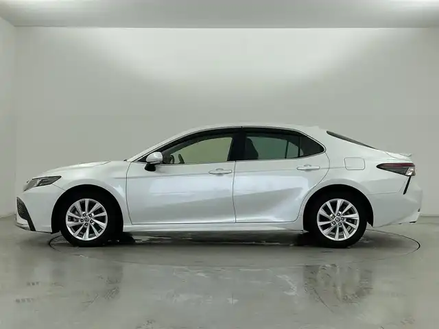 トヨタ カムリ WS 群馬県 2022(令4)年 3.6万km プラチナホワイトパールマイカ パノラミックビューモニター(シースルービュー機能付)/＝＝＝＝＝/純正9インチディスプレイオーディオ/・AM/FM/USB/Bluetooth/AppleCarPlay/AndroidAuto/Miracast/Toyota Safety Sense/・プリクラッシュセーフティ/・レーントレーシングアシスト/・レーダークルーズコントロール/・オートマチックハイビーム/・ドライバー異常時対応システム/・ロードサインアシスト/ブラインドスポットモニター/パーキングサポートブレーキ(前後方静止物)/ビルトインETC/純正17インチアルミホイール/LEDヘッドライト/LEDフォグランプ