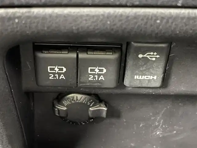 トヨタ エスクァイア ハイブリッド Gi プレミアムパッケージ ブラックテーラード 熊本県 2019(平31)年 6.9万km ホワイトパールクリスタルシャイン 純正１０インチナビ（ＮＳＺＮ－Ｚ６８Ｔ）/フルセグTV/CD/DVD/SD/BT/HDMI/純正フリップダウンモニター/両側パワースライドドア/ETC/純正エアロ/前席シートヒーター/ステアリングヒーター/前後クリアランスソナー/ロールサンシェード/トヨタセーフティーセンス/・プリクラッシュセーフティ/・レーンキープアシスト/・オートハイビーム/・クルーズコントロール/横滑り防止/ハーフレザーシート/純正フロアマット/純正１５インチAW/オートライト/LEDヘッドライト/スマートキー/プッシュスタート/スペアキー1本