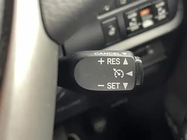 トヨタ エスクァイア ハイブリッド Gi プレミアムパッケージ ブラックテーラード 熊本県 2019(平31)年 6.9万km ホワイトパールクリスタルシャイン 純正１０インチナビ（ＮＳＺＮ－Ｚ６８Ｔ）/フルセグTV/CD/DVD/SD/BT/HDMI/純正フリップダウンモニター/両側パワースライドドア/ETC/純正エアロ/前席シートヒーター/ステアリングヒーター/前後クリアランスソナー/ロールサンシェード/トヨタセーフティーセンス/・プリクラッシュセーフティ/・レーンキープアシスト/・オートハイビーム/・クルーズコントロール/横滑り防止/ハーフレザーシート/純正フロアマット/純正１５インチAW/オートライト/LEDヘッドライト/スマートキー/プッシュスタート/スペアキー1本
