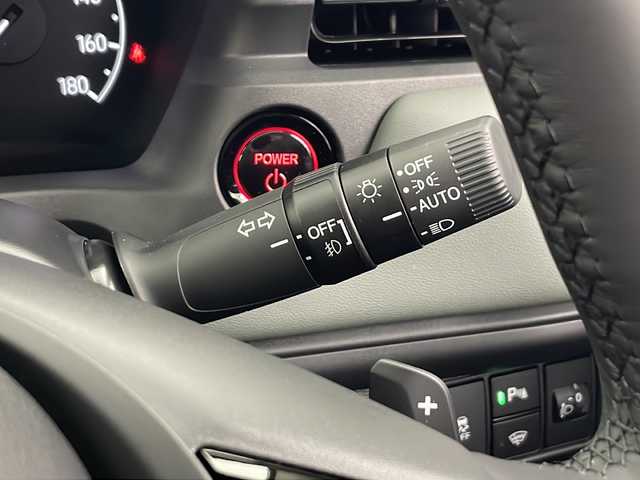 ホンダ ヴェゼル ハイブリッド e:HEV X HuNTパッケージ 秋田県 2025(令7)年 0.1万km プラチナホワイトパール ホンダセンシング /寒冷地仕様/スマートキー　/スペアキー有り　/プッシュスタート /革巻きステアリング　/ステアリングリモコン　/パドルシフト　/オートライト　/LEDヘッドライト　/フォグライト /ハーフレザーシート/前席シートヒーター/レーダークルーズコントロール/レーンキープアシスト/横滑り防止装置/衝突被害軽減システム/ダウンヒルアシストコントロール/純正AW/前後コーナーセンサー /保証書