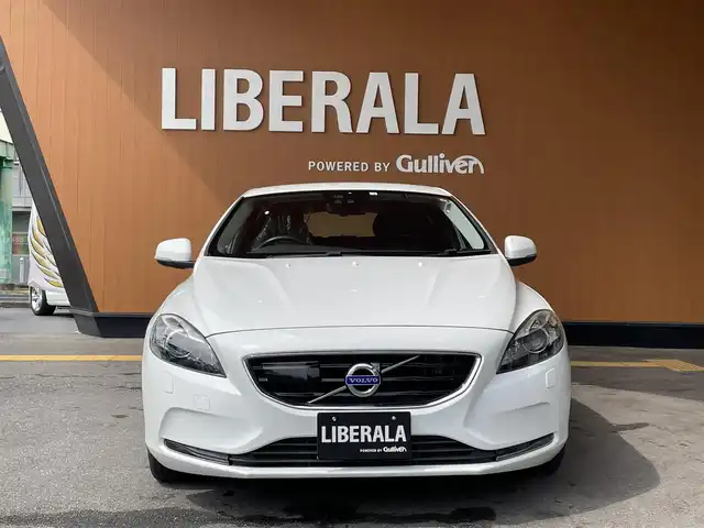 ボルボ Ｖ４０ D4 高知県 2016(平28)年 5.5万km 白 純正ナビゲーション　/前後ドライブレコーダー　/バックカメラ　/黒レザーシート/運転席・助手席パワーシート　/運転席・助手席シートヒーター　/運転席シートメモリー　/ＥＴＣ　/フロアマット　/オートライト　/パドルシフト