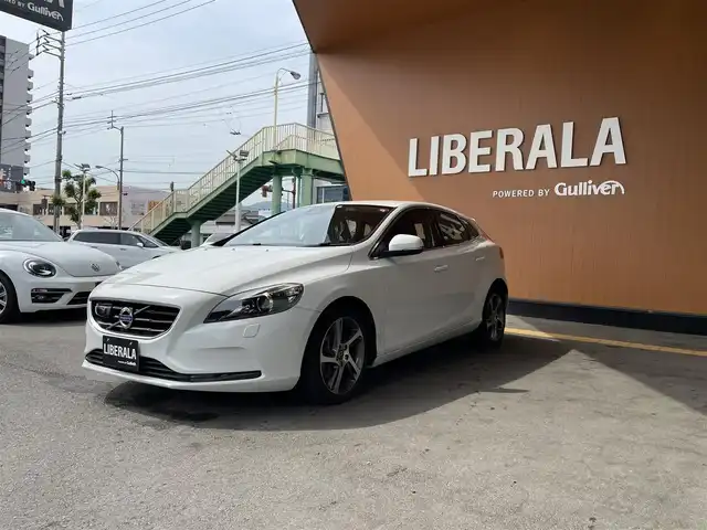 ボルボ Ｖ４０ D4 高知県 2016(平28)年 5.5万km 白 純正ナビゲーション　/前後ドライブレコーダー　/バックカメラ　/黒レザーシート/運転席・助手席パワーシート　/運転席・助手席シートヒーター　/運転席シートメモリー　/ＥＴＣ　/フロアマット　/オートライト　/パドルシフト
