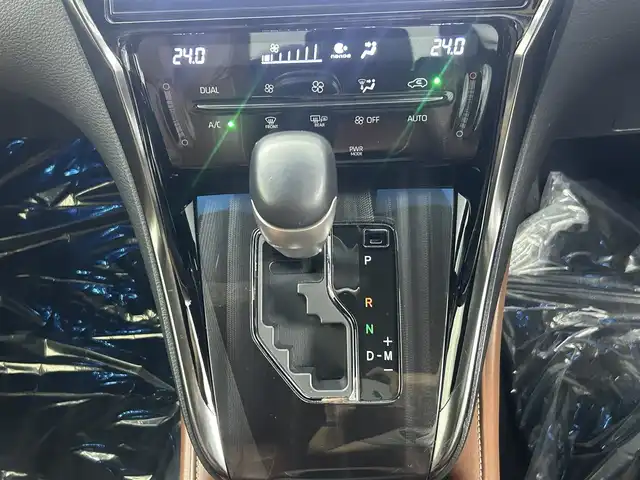 トヨタ ハリアー プレミアム 埼玉県 2017(平29)年 7万km ホワイトパールクリスタルシャイン アルパイン10インチナビ フルセグTV Bluetooth CD/DVD バックカメラ サイドカメラ レーダークルーズコントロール コーナーセンサー ハーフレザーシート パワーシート オートハイビーム