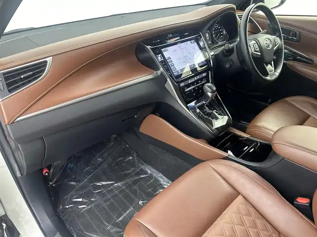 トヨタ ハリアー プレミアム 埼玉県 2017(平29)年 7万km ホワイトパールクリスタルシャイン アルパイン10インチナビ フルセグTV Bluetooth CD/DVD バックカメラ サイドカメラ レーダークルーズコントロール コーナーセンサー ハーフレザーシート パワーシート オートハイビーム
