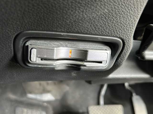 ホンダ ヴェゼル ハイブリッド X 秋田県 2015(平27)年 8.7万km ルーセブラックM ・純正ナビ/・Bluetooth/・フルセグ/・バックカメラ/・スマートキー/・クルーズコントロール/・純正フロアマット/・ETC/・ブレーキホールド