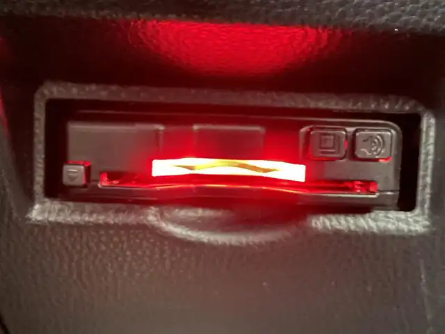 トヨタ ノア S－Z 道央・札幌 2023(令5)年 3.1万km ホワイトパールクリスタルシャイン 4WD/純正ディスプレイオーディオ/全方位モニター/パーキングアシスト/衝突軽減ブレーキ/レーンキープアシスト/レーダークルーズコントロール/前後コーナーセンサー/ブラインドスポットモニター/ETC/両側電動スライドドア（ハンズフリー付き）/ハーフレザーシート/1列目、2列目シートヒーター/ステアリングヒーター/ドライバーモニター機能/後席サンシェード/オートライト/オートマチックハイビーム/スマートキー