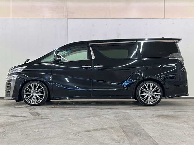 トヨタ ヴェルファイア Z Gエディション 道央・札幌 2018(平30)年 4.5万km ブラック /4WD//寒冷地仕様//LEDヘッドライト//社外製メモリナビ//社外製フルセグテレビ//バックカメラ//フリップダウンモニター//アイドリングストップ//オットマン//追従機能付きクルーズコントロール//ドアバイザー//プッシュスタート//両側パワースライドドア//パワーバックドア//ETC//レザーシート//ステアリングヒーター//純正18インチアルミホイールサマータイヤ付き