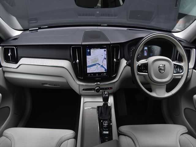 ボルボ ＸＣ６０ 和歌山県 2018(平30)年 3.7万km 黒 パノラマSR /ハーマンカードン /純19incAW /オートテールゲート /ベンチレーション /シートヒーター /パワーシート /ACC /レーンキープ /BSM /純ナビ /360度カメラ /TV /CarPlay /HUD /CD /前ドラレコ /LEDライト /ETC