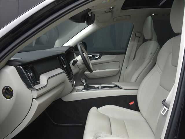 ボルボ ＸＣ６０ 和歌山県 2018(平30)年 3.7万km 黒 パノラマSR /ハーマンカードン /純19incAW /オートテールゲート /ベンチレーション /シートヒーター /パワーシート /ACC /レーンキープ /BSM /純ナビ /360度カメラ /TV /CarPlay /HUD /CD /前ドラレコ /LEDライト /ETC