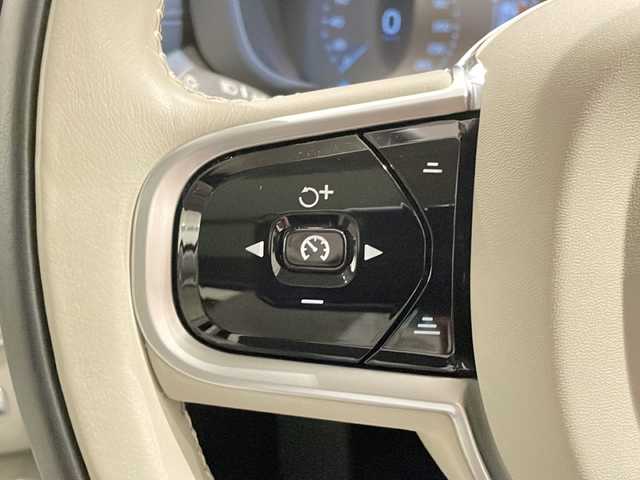 ボルボ ＸＣ６０ D4 AWD インスクリプション 新潟県 2018(平30)年 3.7万km オニキスブラックP パノラミックスライディングルーフ/harman/kardon/インテリセーフ/純正HDDナビ/(CD/DVD/Bluetooth/USB/フルセグTV)/AppleCarPlay/AndroidAuto/360度カメラ/ETC/ドライブレコーダー/アダプティブクルーズコントロール/ブラインドスポットアシスト/プリクラッシュブレーキ/レーンキープアシスト/シートベンチレーション/シートヒーター/ステアリングヒーター/メモリ付きパワーシート/パワーバックドア/純正19インチアルミホイール/LEDヘッドライト