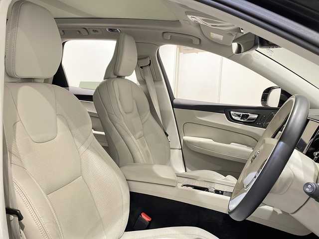 ボルボ ＸＣ６０ D4 AWD インスクリプション 新潟県 2018(平30)年 3.7万km オニキスブラックP パノラミックスライディングルーフ/harman/kardon/インテリセーフ/純正HDDナビ/(CD/DVD/Bluetooth/USB/フルセグTV)/AppleCarPlay/AndroidAuto/360度カメラ/ETC/ドライブレコーダー/アダプティブクルーズコントロール/ブラインドスポットアシスト/プリクラッシュブレーキ/レーンキープアシスト/シートベンチレーション/シートヒーター/ステアリングヒーター/メモリ付きパワーシート/パワーバックドア/純正19インチアルミホイール/LEDヘッドライト