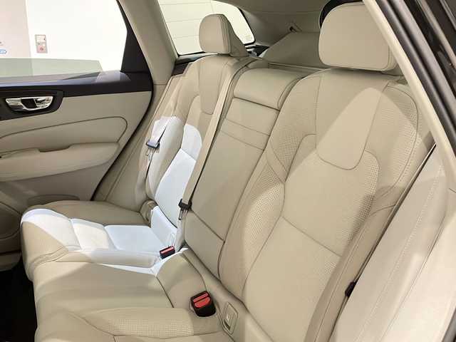 ボルボ ＸＣ６０ D4 AWD インスクリプション 新潟県 2018(平30)年 3.7万km オニキスブラックP パノラミックスライディングルーフ/harman/kardon/インテリセーフ/純正HDDナビ/(CD/DVD/Bluetooth/USB/フルセグTV)/AppleCarPlay/AndroidAuto/360度カメラ/ETC/ドライブレコーダー/アダプティブクルーズコントロール/ブラインドスポットアシスト/プリクラッシュブレーキ/レーンキープアシスト/シートベンチレーション/シートヒーター/ステアリングヒーター/メモリ付きパワーシート/パワーバックドア/純正19インチアルミホイール/LEDヘッドライト