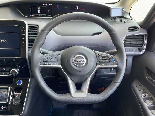 日産 セレナ e－パワー ハイウェイスター V 愛知県 2019(令1)年 2.2万km マルーンレッド プロパイロット/衝突軽減システム/フリップダウンモニター/全方位カメラ/クルーズコントロール/シートヒーター/コーナーセンサー/純正アルミホイール/ブラインドスポットモニター/LEDヘッドライト/ステアリングヒーター/リアオートエアコン/ドライブレコーダー/ETC/ステアリングスイッチ/スマートキー/プッシュスタート