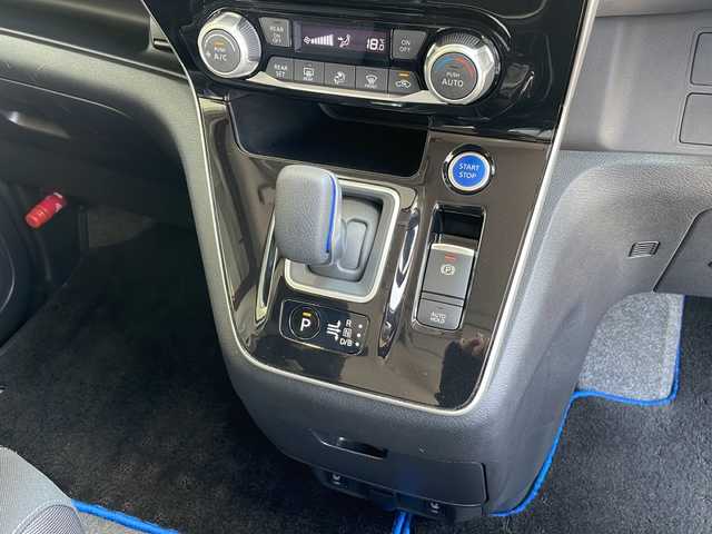 日産 セレナ e－パワー ハイウェイスター V 愛知県 2019(令1)年 2.2万km マルーンレッド プロパイロット/衝突軽減システム/フリップダウンモニター/全方位カメラ/クルーズコントロール/シートヒーター/コーナーセンサー/純正アルミホイール/ブラインドスポットモニター/LEDヘッドライト/ステアリングヒーター/リアオートエアコン/ドライブレコーダー/ETC/ステアリングスイッチ/スマートキー/プッシュスタート