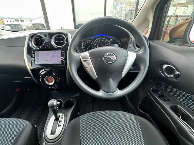 日産 ノート X DIG－S Vセレ +セーフⅡ 千葉県 2016(平28)年 2.9万km キャニオンブロンズ 純正メモリナビ/(フルセグTV CD DVD BT FM AM)/全周囲カメラ/衝突被害軽減システム/車線逸脱警報/横滑り防止装置/ETC/アイドリングストップ/LEDヘッドライト/オートライト/ウィンカーミラー/電動格納ミラー/シートリフター/プッシュスタート/スマートキー/フロアマット/スペアキー/取扱説明書/保証書
