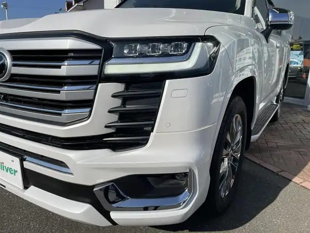 トヨタ ランドクルーザー ZX 道央・札幌 2023(令5)年 0.8万km プレシャスホワイトパール 【グレード：ZXガソリン7人乗 4WD】/モデリスタエアロ/サンルーフ/JBLサウンド/リアエンターテイメント/ヘッドレストモニター/フルレザーシート/（前シート/2列目シートヒーター&ベンチレーター）/Tコネクトナビ/（BlueTooth フルセグTV DVD CD USB入力）/パノラミックビューモニター/（フロント/サイド/バックカメラ）/センター/リアデフロック/トヨタセーフティセンス/クリアランスソナー/レーダークルコン/BSM/コンソールクーラーBOX