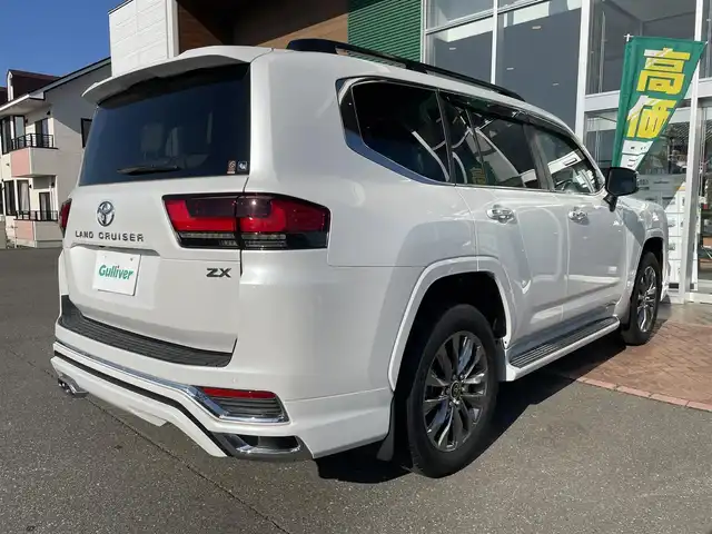 トヨタ ランドクルーザー ZX 道央・札幌 2023(令5)年 0.8万km プレシャスホワイトパール 【グレード：ZXガソリン7人乗 4WD】/モデリスタエアロ/サンルーフ/JBLサウンド/リアエンターテイメント/ヘッドレストモニター/フルレザーシート/（前シート/2列目シートヒーター&ベンチレーター）/Tコネクトナビ/（BlueTooth フルセグTV DVD CD USB入力）/パノラミックビューモニター/（フロント/サイド/バックカメラ）/センター/リアデフロック/トヨタセーフティセンス/クリアランスソナー/レーダークルコン/BSM/コンソールクーラーBOX