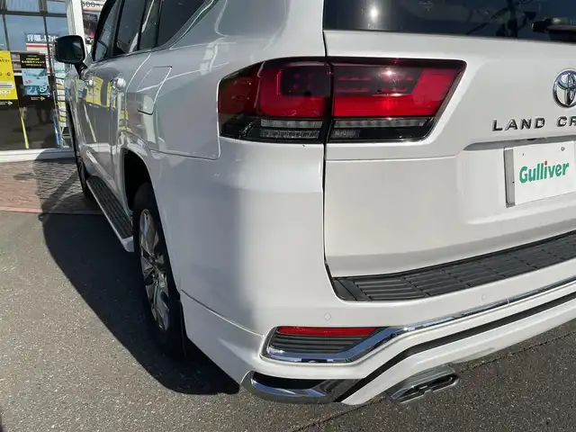 トヨタ ランドクルーザー ZX 道央・札幌 2023(令5)年 0.8万km プレシャスホワイトパール 【グレード：ZXガソリン7人乗 4WD】/モデリスタエアロ/サンルーフ/JBLサウンド/リアエンターテイメント/ヘッドレストモニター/フルレザーシート/（前シート/2列目シートヒーター&ベンチレーター）/Tコネクトナビ/（BlueTooth フルセグTV DVD CD USB入力）/パノラミックビューモニター/（フロント/サイド/バックカメラ）/センター/リアデフロック/トヨタセーフティセンス/クリアランスソナー/レーダークルコン/BSM/コンソールクーラーBOX