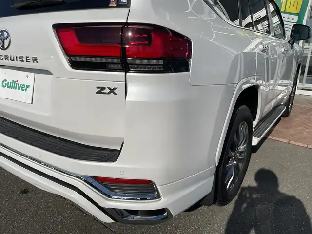 トヨタ ランドクルーザー ZX 道央・札幌 2023(令5)年 0.8万km プレシャスホワイトパール 【グレード：ZXガソリン7人乗 4WD】/モデリスタエアロ/サンルーフ/JBLサウンド/リアエンターテイメント/ヘッドレストモニター/フルレザーシート/（前シート/2列目シートヒーター&ベンチレーター）/Tコネクトナビ/（BlueTooth フルセグTV DVD CD USB入力）/パノラミックビューモニター/（フロント/サイド/バックカメラ）/センター/リアデフロック/トヨタセーフティセンス/クリアランスソナー/レーダークルコン/BSM/コンソールクーラーBOX