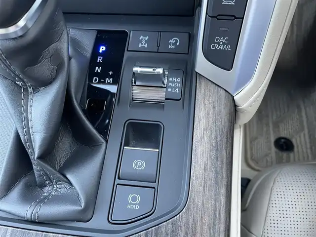 トヨタ ランドクルーザー ZX 道央・札幌 2023(令5)年 0.8万km プレシャスホワイトパール 【グレード：ZXガソリン7人乗 4WD】/モデリスタエアロ/サンルーフ/JBLサウンド/リアエンターテイメント/ヘッドレストモニター/フルレザーシート/（前シート/2列目シートヒーター&ベンチレーター）/Tコネクトナビ/（BlueTooth フルセグTV DVD CD USB入力）/パノラミックビューモニター/（フロント/サイド/バックカメラ）/センター/リアデフロック/トヨタセーフティセンス/クリアランスソナー/レーダークルコン/BSM/コンソールクーラーBOX