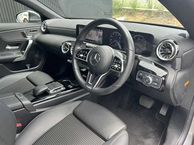 メルセデス・ベンツ Ｍ・ベンツ ＣＬＡ２００ｄ 福岡県 2023(令5)年 1万km マウンテングレー レーダーセーフティパッケージ/アダプティブクルーズコントロール/ブラインドスポットモニター/レーンキープアシスト/アクティブセーフティブレーキ/純正ナビ/Applecarplay/androidauto/フルセグTV/バックカメラ/LEDヘッドライト/オートハイビーム/ハーフレザーシート/前席シートヒーター/ステアリングスイッチ/パドルシフト/純正１８インチアルミホイール　/ＥＴＣ２．０/取扱説明書/保証書/スペアキー×1