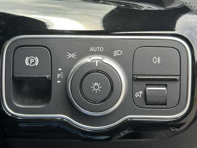 メルセデス・ベンツ Ｍ・ベンツ ＣＬＡ２００ｄ 福岡県 2023(令5)年 1万km マウンテングレー レーダーセーフティパッケージ/アダプティブクルーズコントロール/ブラインドスポットモニター/レーンキープアシスト/アクティブセーフティブレーキ/純正ナビ/Applecarplay/androidauto/フルセグTV/バックカメラ/LEDヘッドライト/オートハイビーム/ハーフレザーシート/前席シートヒーター/ステアリングスイッチ/パドルシフト/純正１８インチアルミホイール　/ＥＴＣ２．０/取扱説明書/保証書/スペアキー×1