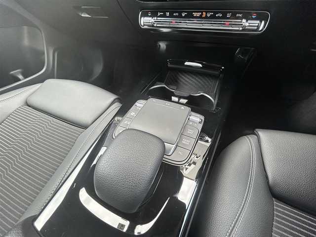 メルセデス・ベンツ Ｍ・ベンツ ＣＬＡ２００ｄ 福岡県 2023(令5)年 1万km マウンテングレー レーダーセーフティパッケージ/アダプティブクルーズコントロール/ブラインドスポットモニター/レーンキープアシスト/アクティブセーフティブレーキ/純正ナビ/Applecarplay/androidauto/フルセグTV/バックカメラ/LEDヘッドライト/オートハイビーム/ハーフレザーシート/前席シートヒーター/ステアリングスイッチ/パドルシフト/純正１８インチアルミホイール　/ＥＴＣ２．０/取扱説明書/保証書/スペアキー×1