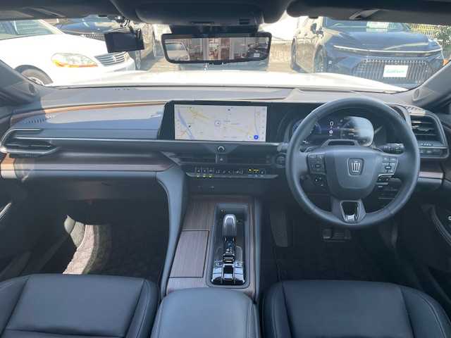 トヨタ クラウン Z 三重県 2024(令6)年 0.9万km プレシャスホワイトパール メーカーオプション/・パノラマルーフ/セーフティセンス/・プリクラッシュセーフティ/・緊急時操舵支援/・フロントクロストラフィックアラート/・レーンチェンジアシスト/・レーントレーシングアシスト/・レーンディパーチャーアラート/・レーダークルーズコントロール/・アダプティブハイビームシステム/・ロードサインアシスト/・ドライバー異常時対応システム/・プロアクティブドライビングアシスト/・発進遅れ告知機能/パーキングサポートブレーキ/ブラインドスポットモニター/安心降車アシスト/プレミアムサウンドシステム/純正ディスプレイオーディオプラス/【ナビ/フルセグTV/Bluetooth/USB/Miracast】/パノラミックビューモニター/ビルトインETC2.0/前後ドライブレコーダー/デジタルインナーミラー/HUD/パドルシフト/おくだけ充電/電動リアサンシェード/レザーシート/全席パワーシート/全席ベンチレーション付シートヒーター/ステアリングヒーター/オートライト/4眼LEDヘッドランプ/235/55R19インチ純正AW/プッシュスタート/スマートキー/純正フロアマット