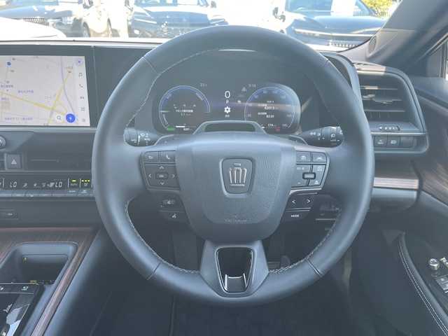 トヨタ クラウン Z 三重県 2024(令6)年 0.9万km プレシャスホワイトパール メーカーオプション/・パノラマルーフ/セーフティセンス/・プリクラッシュセーフティ/・緊急時操舵支援/・フロントクロストラフィックアラート/・レーンチェンジアシスト/・レーントレーシングアシスト/・レーンディパーチャーアラート/・レーダークルーズコントロール/・アダプティブハイビームシステム/・ロードサインアシスト/・ドライバー異常時対応システム/・プロアクティブドライビングアシスト/・発進遅れ告知機能/パーキングサポートブレーキ/ブラインドスポットモニター/安心降車アシスト/プレミアムサウンドシステム/純正ディスプレイオーディオプラス/【ナビ/フルセグTV/Bluetooth/USB/Miracast】/パノラミックビューモニター/ビルトインETC2.0/前後ドライブレコーダー/デジタルインナーミラー/HUD/パドルシフト/おくだけ充電/電動リアサンシェード/レザーシート/全席パワーシート/全席ベンチレーション付シートヒーター/ステアリングヒーター/オートライト/4眼LEDヘッドランプ/235/55R19インチ純正AW/プッシュスタート/スマートキー/純正フロアマット