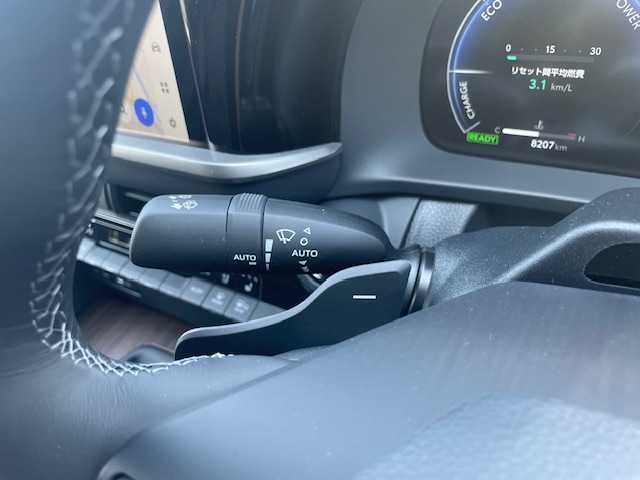 トヨタ クラウン Z 三重県 2024(令6)年 0.9万km プレシャスホワイトパール メーカーオプション/・パノラマルーフ/セーフティセンス/・プリクラッシュセーフティ/・緊急時操舵支援/・フロントクロストラフィックアラート/・レーンチェンジアシスト/・レーントレーシングアシスト/・レーンディパーチャーアラート/・レーダークルーズコントロール/・アダプティブハイビームシステム/・ロードサインアシスト/・ドライバー異常時対応システム/・プロアクティブドライビングアシスト/・発進遅れ告知機能/パーキングサポートブレーキ/ブラインドスポットモニター/安心降車アシスト/プレミアムサウンドシステム/純正ディスプレイオーディオプラス/【ナビ/フルセグTV/Bluetooth/USB/Miracast】/パノラミックビューモニター/ビルトインETC2.0/前後ドライブレコーダー/デジタルインナーミラー/HUD/パドルシフト/おくだけ充電/電動リアサンシェード/レザーシート/全席パワーシート/全席ベンチレーション付シートヒーター/ステアリングヒーター/オートライト/4眼LEDヘッドランプ/235/55R19インチ純正AW/プッシュスタート/スマートキー/純正フロアマット