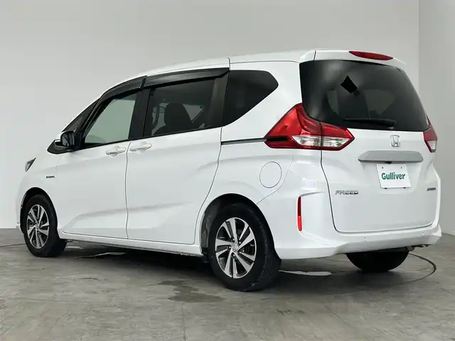 ホンダ フリード ハイブリット G ホンダセンシング 愛知県 2021(令3)年 4.6万km プラチナホワイトパール ホンダセンシング/・衝突軽減ブレーキ/・アクティブクルーズコントロール/・レーンキープアシスト/・ロードサインアシスト/・先行車発進お知らせ機能/純正ナビ/・フルセグTV/・CD/DVD/Bluetooth/ラジオ/主要装備/・両側パワースライドドア/・バックカメラ/・ETC/・ドライブレコーダー/・シートヒーター/・ハーフレザーシート/・ステアリングリモコン/・オートライト/・プッシュスタート