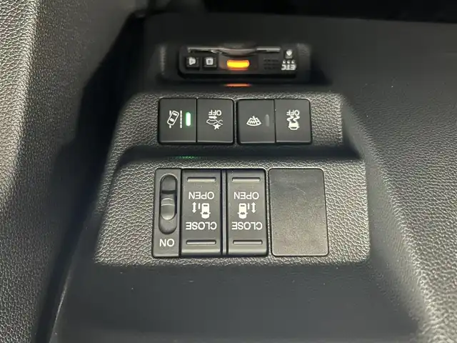 ホンダ フリード ハイブリット G ホンダセンシング 愛知県 2021(令3)年 4.6万km プラチナホワイトパール ホンダセンシング/・衝突軽減ブレーキ/・アクティブクルーズコントロール/・レーンキープアシスト/・ロードサインアシスト/・先行車発進お知らせ機能/純正ナビ/・フルセグTV/・CD/DVD/Bluetooth/ラジオ/主要装備/・両側パワースライドドア/・バックカメラ/・ETC/・ドライブレコーダー/・シートヒーター/・ハーフレザーシート/・ステアリングリモコン/・オートライト/・プッシュスタート