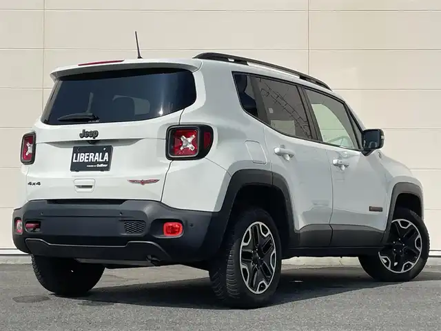 クライスラー・ジープ ジープ レネゲード トレイルホーク 岡山県 2018(平30)年 4.4万km 白 JEEP純正ナビ/フルセグTV/バックカメラ/クルコン/レーンキープ/ブラインドスポットアシスト/アップルカープレイ/AUX/USB/Bluetooth/ETC/純正17インチアルミ/プッシュススタート/ヒルスタート/ドラレコ