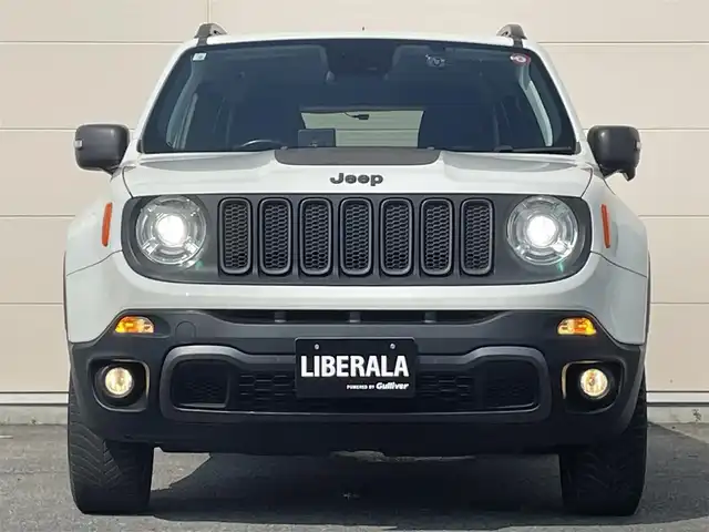 クライスラー・ジープ ジープ レネゲード トレイルホーク 岡山県 2018(平30)年 4.4万km 白 JEEP純正ナビ/フルセグTV/バックカメラ/クルコン/レーンキープ/ブラインドスポットアシスト/アップルカープレイ/AUX/USB/Bluetooth/ETC/純正17インチアルミ/プッシュススタート/ヒルスタート/ドラレコ