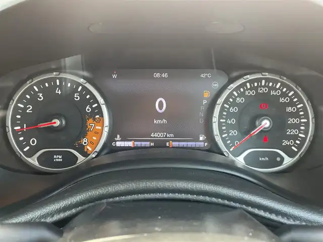 クライスラー・ジープ ジープ レネゲード トレイルホーク 岡山県 2018(平30)年 4.4万km 白 JEEP純正ナビ/フルセグTV/バックカメラ/クルコン/レーンキープ/ブラインドスポットアシスト/アップルカープレイ/AUX/USB/Bluetooth/ETC/純正17インチアルミ/プッシュススタート/ヒルスタート/ドラレコ