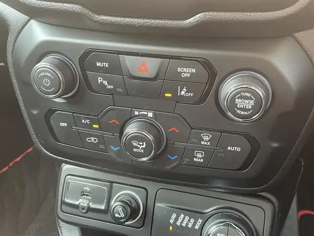 クライスラー・ジープ ジープ レネゲード トレイルホーク 岡山県 2018(平30)年 4.4万km 白 JEEP純正ナビ/フルセグTV/バックカメラ/クルコン/レーンキープ/ブラインドスポットアシスト/アップルカープレイ/AUX/USB/Bluetooth/ETC/純正17インチアルミ/プッシュススタート/ヒルスタート/ドラレコ
