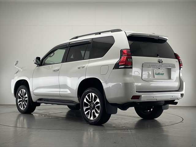 トヨタ ランドクルーザー プラド TX Lパッケージ 熊本県 2022(令4)年 3.2万km ホワイトパールクリスタルシャイン 禁煙車/パートタイム4WD/トヨタセーフティセンス/社外ナビTV/（ストラーダ/CN-HE01WD/CD/DVD/Bluetooth/フルセグTV)/純正LEDオートライト/純正LEDフォグ/純正19インチアルミ/純正フロアマット/ベージュ本革シート/サンルーフ/プリクラッシュセーフティ/アダプティブクルーズコントロール/レーンディパーチャーアラート/オートマチックハイビーム/クリアランスソナー/前席パワーシート/エアシート/デュアルオートエアコン/電動格納シート/本革巻ハンドル/ルーフレール/ETC/スマートキー/プッシュエンジンスタート/スペアキー/新車時保証書/取扱い説明書