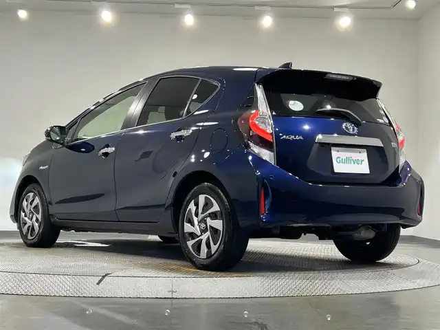 トヨタ アクア S スタイルブラック 愛知県 2019(令1)年 8.2万km ダークブルーマイカ 純正ナビ/（Bluetooth/AM/FM/CD/DVD/フルセグTV/SD）/衝突軽減ブレーキ　/LEDヘッドライト　/ETC　/バックカメラ　/ドライブレコーダー　/コーナーセンサー　/レーンキープアシスト　/レーンキープアシスト　/オートハイビーム　/プッシュスタート　/スマートキー/純正フロアマット/ミュージックサーバー/オートライト