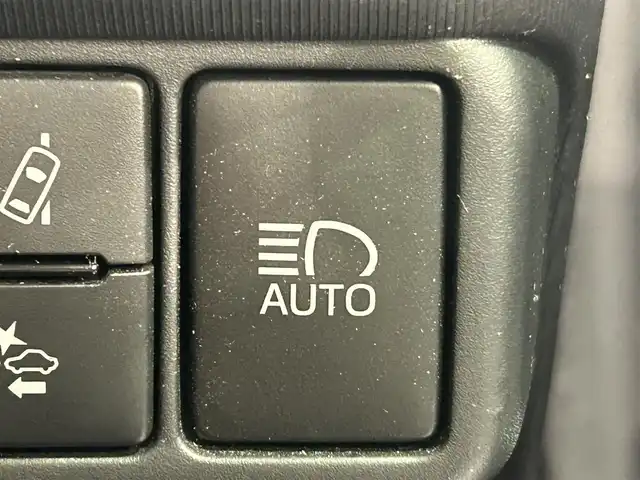 トヨタ アクア S スタイルブラック 愛知県 2019(令1)年 8.2万km ダークブルーマイカ 純正ナビ/（Bluetooth/AM/FM/CD/DVD/フルセグTV/SD）/衝突軽減ブレーキ　/LEDヘッドライト　/ETC　/バックカメラ　/ドライブレコーダー　/コーナーセンサー　/レーンキープアシスト　/レーンキープアシスト　/オートハイビーム　/プッシュスタート　/スマートキー/純正フロアマット/ミュージックサーバー/オートライト