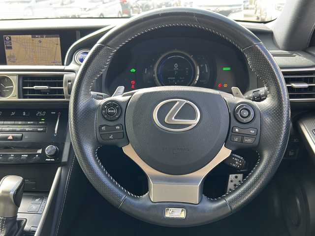 レクサス ＩＳ 300h Fスポーツ 茨城県 2013(平25)年 9.3万km ホワイトノーヴァガラスフレーク 純正HDDナビ/(地デジTV・CD・DVD・BT・USB・ラジオ再生)/レーダークルーズコントロール/レーンアシスト/衝突軽減ブレーキ/ブラインドスポットモニター/コーナーセンサー/本革レザーシート/シートヒーター/エアーシート/パワーシート/バックカメラ/ドライブレコーダー/ETC/オートライト/LEDヘッドライト/純正18inアルミホイール/純正フロアマット/スマートキー