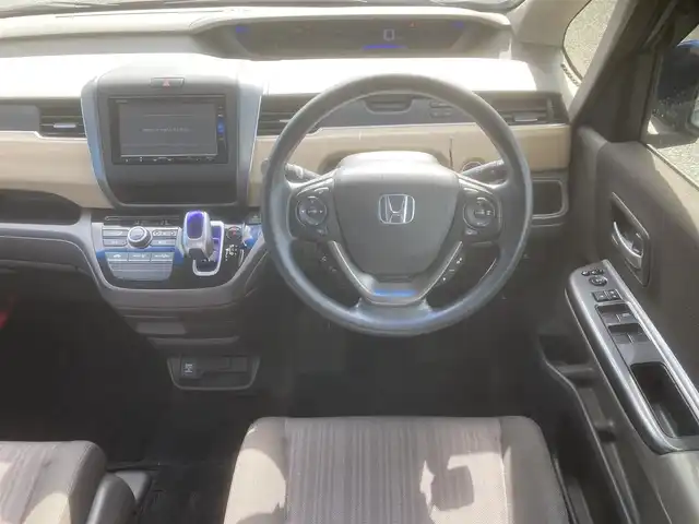 ホンダ フリード ハイブリット G ホンダセンシング 埼玉県 2017(平29)年 12.9万km コバルトブルーパール (株)IDOMが運営する【じしゃロン鳩ヶ谷店】の自社ローン専用車両になりますこちらは現金またはオートローンご利用時の価格です。自社ローンご希望の方は別途その旨お申付け下さい/純正メモリナビ(品番:VXM-175VFi)/フルセグTV/バックカメラ/アダプティブクルーズコントロール/衝突軽減ブレーキ/路外逸脱抑制機能/車線維持支援システム/ワイパーデアイサー/プッシュスタート/両側パワースライドドア/ビルトインETC/純正LEDヘッドライト/スマートキー/スペアキー1本/DVD再生機能付