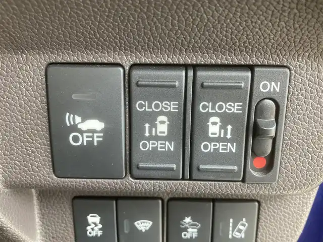 ホンダ フリード ハイブリット G ホンダセンシング 埼玉県 2017(平29)年 12.9万km コバルトブルーパール (株)IDOMが運営する【じしゃロン鳩ヶ谷店】の自社ローン専用車両になりますこちらは現金またはオートローンご利用時の価格です。自社ローンご希望の方は別途その旨お申付け下さい/純正メモリナビ(品番:VXM-175VFi)/フルセグTV/バックカメラ/アダプティブクルーズコントロール/衝突軽減ブレーキ/路外逸脱抑制機能/車線維持支援システム/ワイパーデアイサー/プッシュスタート/両側パワースライドドア/ビルトインETC/純正LEDヘッドライト/スマートキー/スペアキー1本/DVD再生機能付