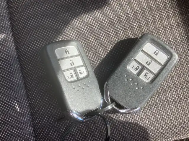 ホンダ フリード ハイブリット G ホンダセンシング 埼玉県 2017(平29)年 12.9万km コバルトブルーパール (株)IDOMが運営する【じしゃロン鳩ヶ谷店】の自社ローン専用車両になりますこちらは現金またはオートローンご利用時の価格です。自社ローンご希望の方は別途その旨お申付け下さい/純正メモリナビ(品番:VXM-175VFi)/フルセグTV/バックカメラ/アダプティブクルーズコントロール/衝突軽減ブレーキ/路外逸脱抑制機能/車線維持支援システム/ワイパーデアイサー/プッシュスタート/両側パワースライドドア/ビルトインETC/純正LEDヘッドライト/スマートキー/スペアキー1本/DVD再生機能付