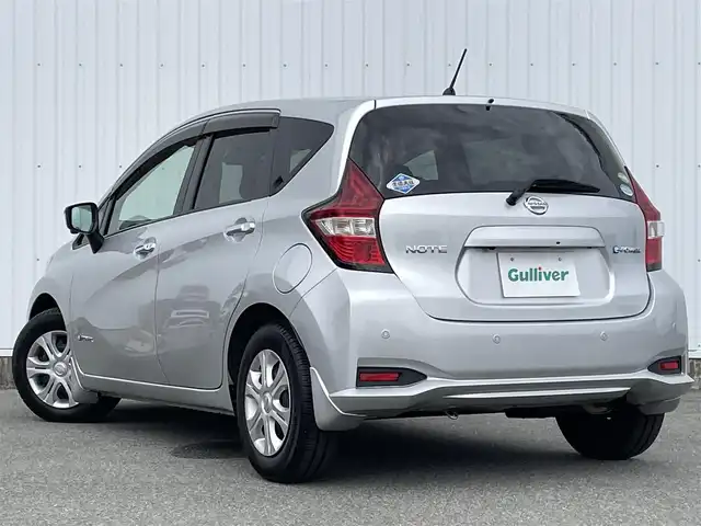 日産 ノート e－パワー X 福岡県 2018(平30)年 3万km ブリリアントシルバー 純正ナビ　/全周囲カメラ　/デジタルインナーミラー　/フルセグＴＶ　/衝突軽減ブレーキ　/車線逸脱防止　/ＣＤ／ＤＶＤ　/ヘッドライトレベライザー　/電格ミラー　/スマートキー／プッシュスタート /ドライブモードセレクト