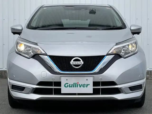 日産 ノート e－パワー X 福岡県 2018(平30)年 3万km ブリリアントシルバー 純正ナビ　/全周囲カメラ　/デジタルインナーミラー　/フルセグＴＶ　/衝突軽減ブレーキ　/車線逸脱防止　/ＣＤ／ＤＶＤ　/ヘッドライトレベライザー　/電格ミラー　/スマートキー／プッシュスタート /ドライブモードセレクト